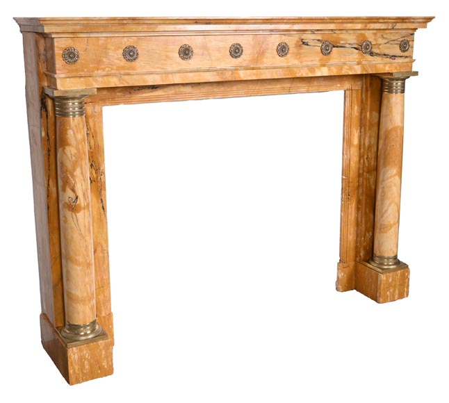 Cheminée de style Empire en marbre Jaune de Sienne à colonnes et rosaces en bronze doré-6