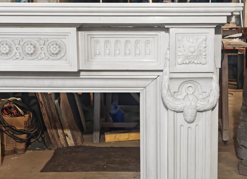 Importante cheminée style Louis XVI en marbre de Carrare, à décor de cannelure et de guirlande Importante cheminée style Louis XVI en marbre de Carrare, à décor de cannelure et de guirlande-9
