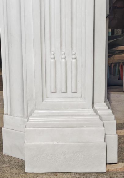 Importante cheminée style Louis XVI en marbre de Carrare, à décor de cannelure et de guirlande Importante cheminée style Louis XVI en marbre de Carrare, à décor de cannelure et de guirlande-11