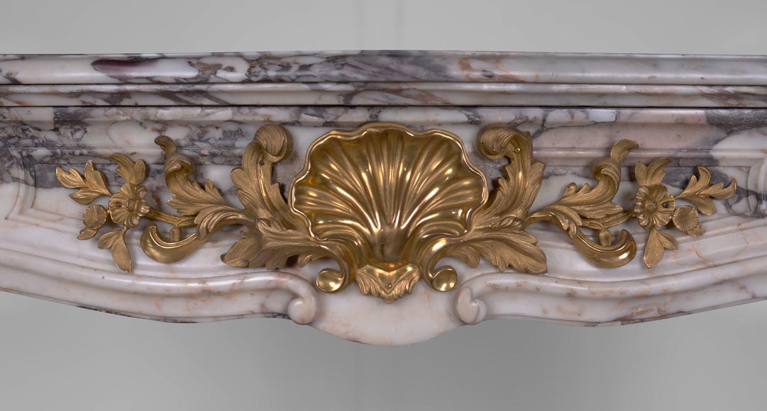Cheminée de style Louis XV en marbre brèche de Seravezza et bronzes dorés-1