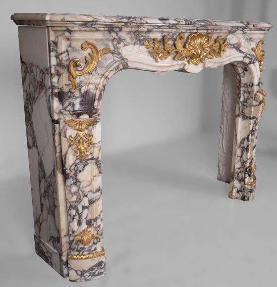 Cheminée de style Louis XV en marbre brèche de Seravezza et bronzes dorés-3