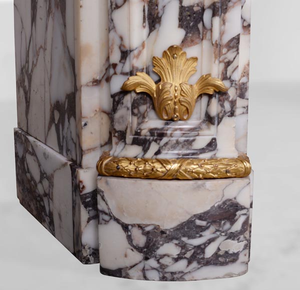 Cheminée de style Louis XV en marbre brèche de Seravezza et bronzes dorés-5