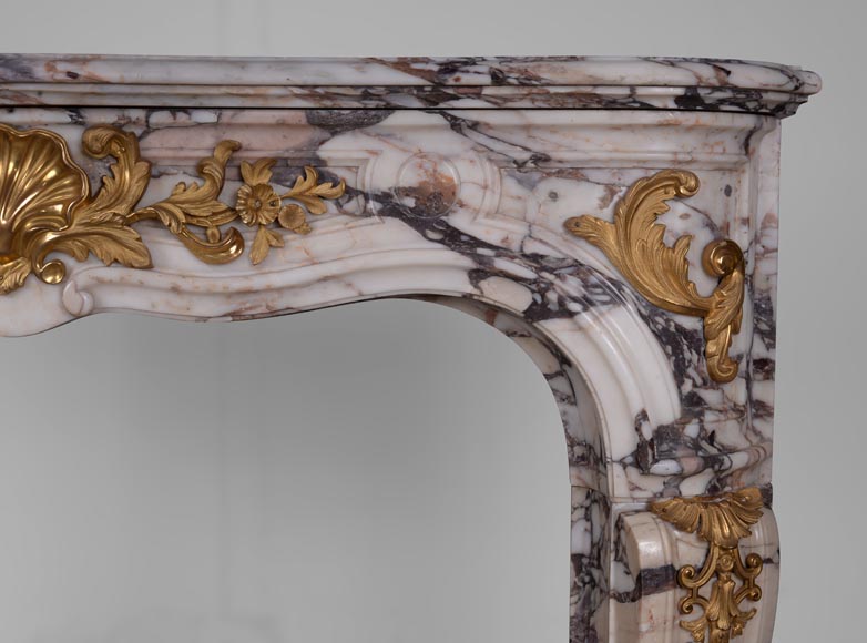 Cheminée de style Louis XV en marbre brèche de Seravezza et bronzes dorés-7