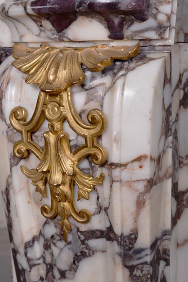 Cheminée de style Louis XV en marbre brèche de Seravezza et bronzes dorés-8