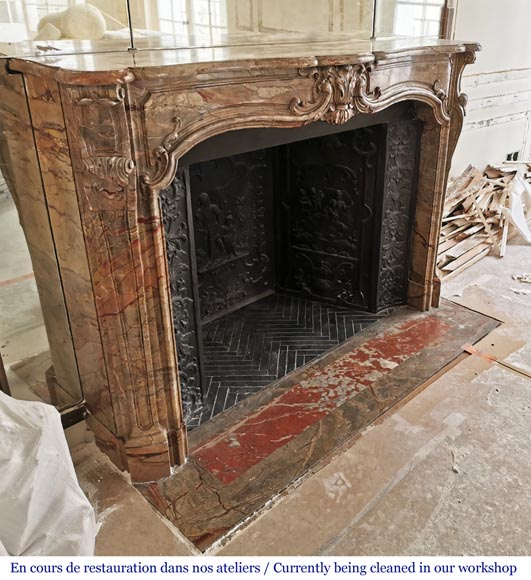 Cheminée ancienne de style Louis XV richement ornée en marbre Sarrancolin-3
