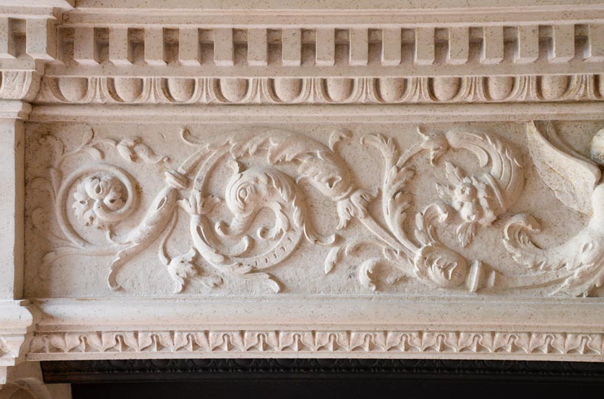 Cheminée en pierre monumentale de style Néo-Renaissance, aux armes du comte de Horn, vers 1905-2