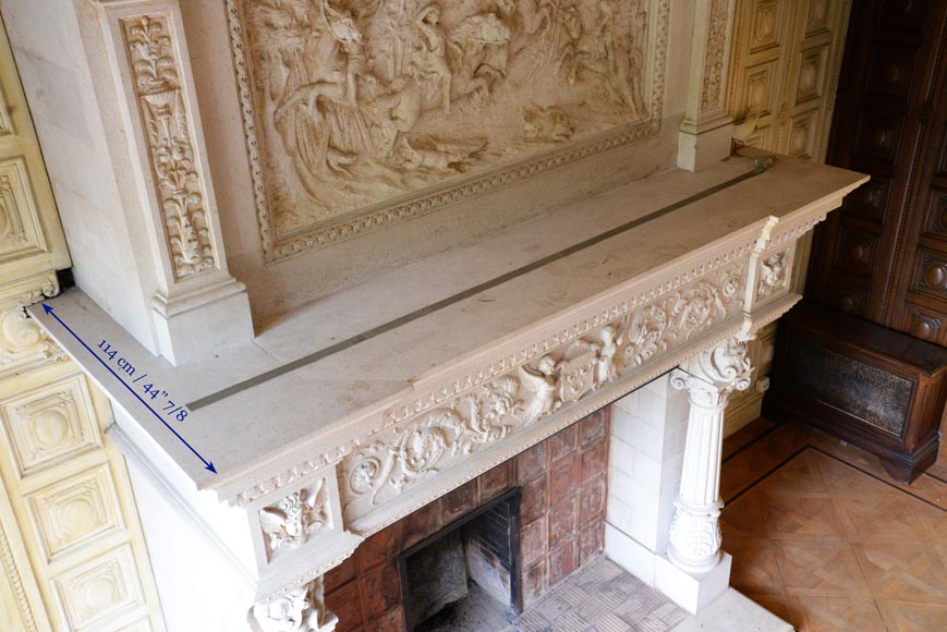 Cheminée en pierre monumentale de style Néo-Renaissance, aux armes du comte de Horn, vers 1905-18