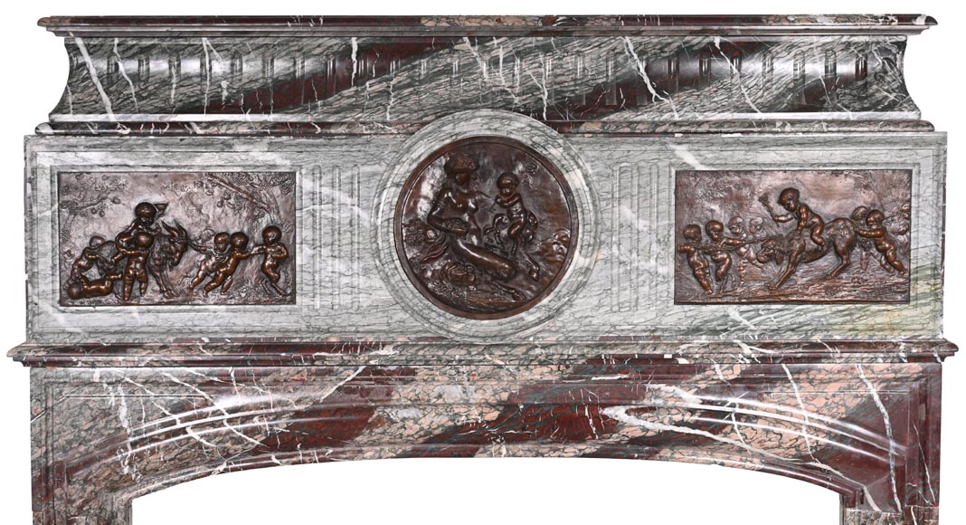 Cheminée en marbre Campan de style Louis XIV, bronzes (d’après CLODION)-1