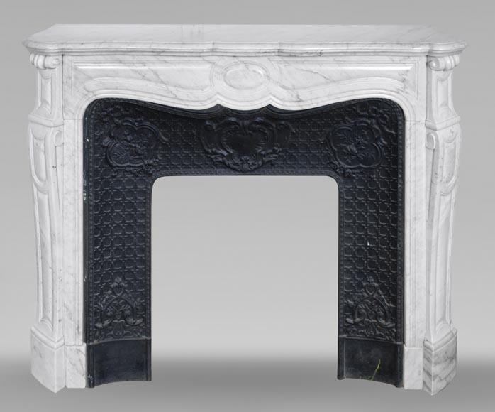 Grande cheminée de style Louis XV modèle Pompadour, en marbre de Carrare Grande cheminée de style Louis XV modèle Pompadour, en marbre de Carrare-0