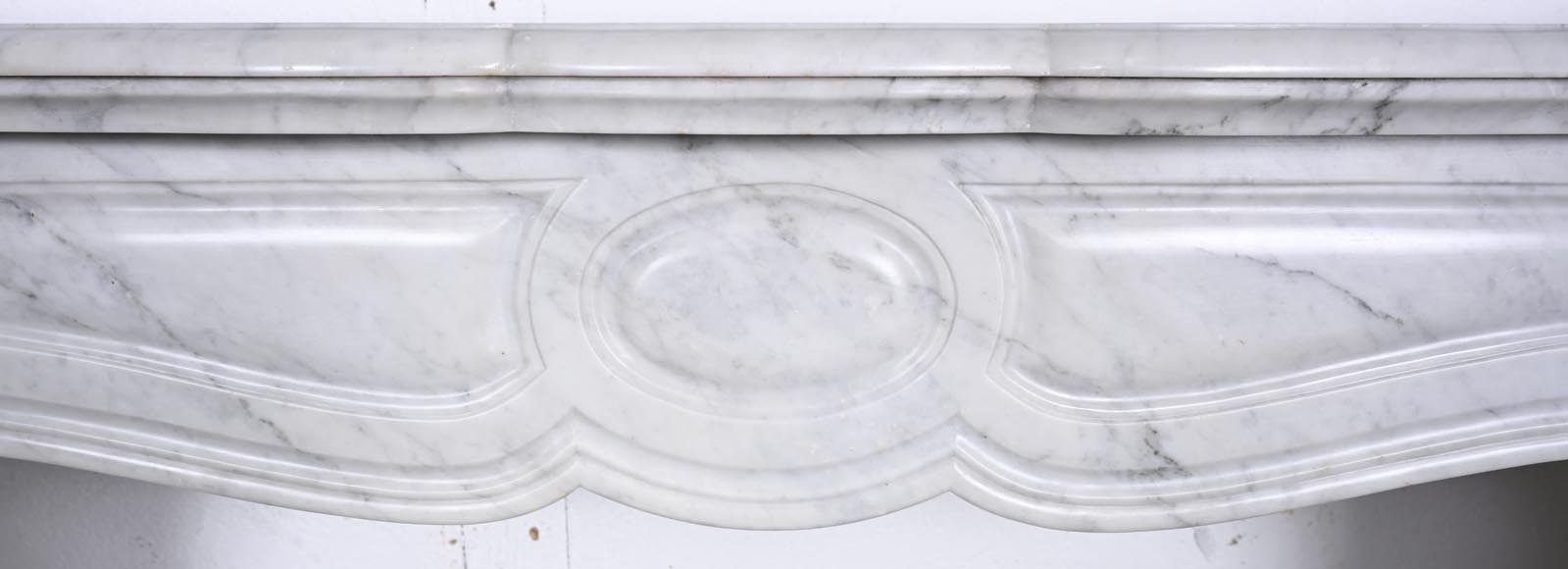 Grande cheminée de style Louis XV modèle Pompadour, en marbre de Carrare Grande cheminée de style Louis XV modèle Pompadour, en marbre de Carrare-1