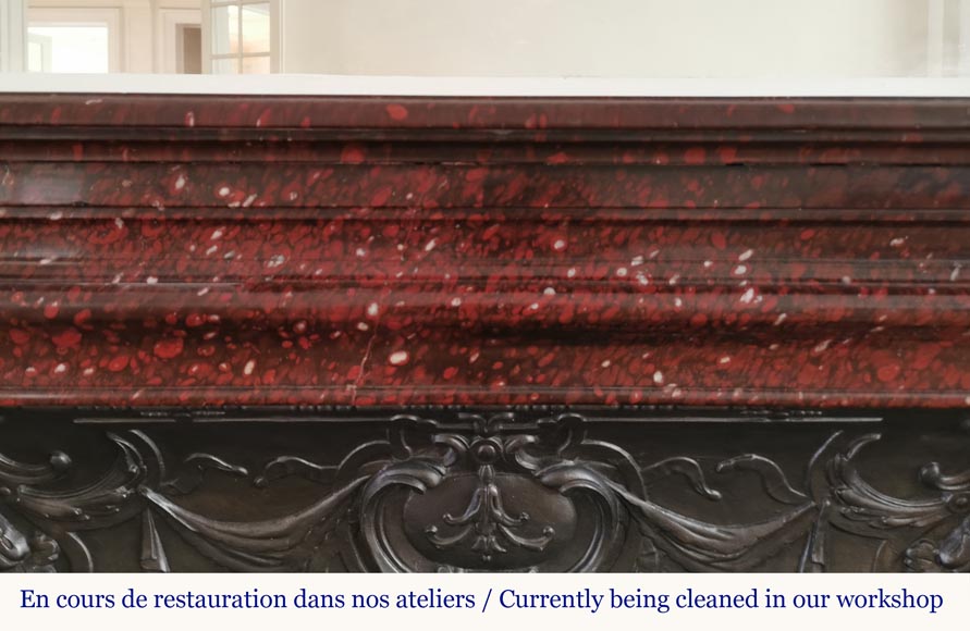 Cheminée Boudin de style Louis XIV en beau marbre Rouge Griotte-1