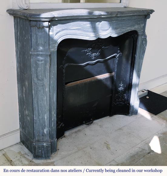Belle cheminée Pompadour faite en marbre bleu Turquin-2