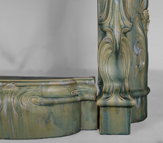 Rare cheminée Art Nouveau en céramique émaillée, vers 1900-12