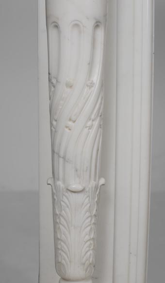 Cheminée de style Louis XVI en marbre de Carrare statuaire aux colonnes détachées en carquois-8