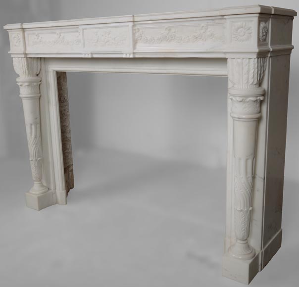 Cheminée de style Louis XVI en marbre de Carrare statuaire aux colonnes détachées en carquois-10