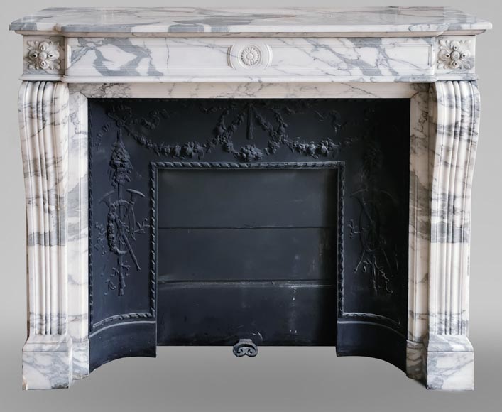 Cheminée de style Louis XVI en marbre Arabescato-0