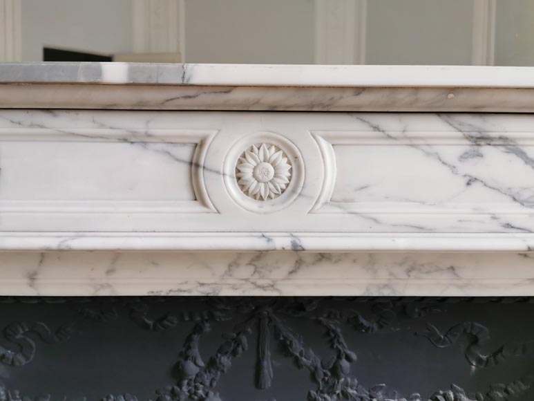 Cheminée de style Louis XVI en marbre Arabescato-1
