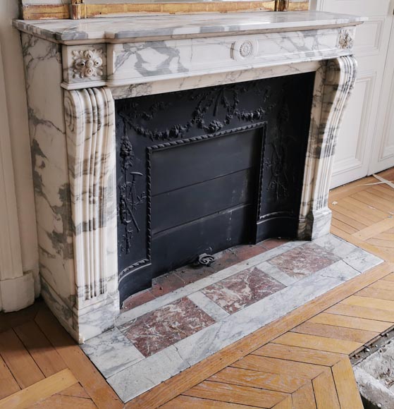 Cheminée de style Louis XVI en marbre Arabescato-2