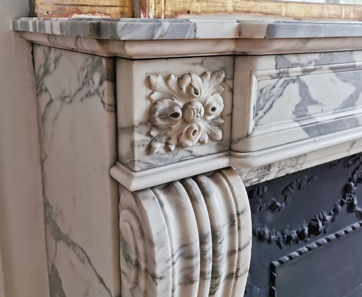 Cheminée de style Louis XVI en marbre Arabescato-3