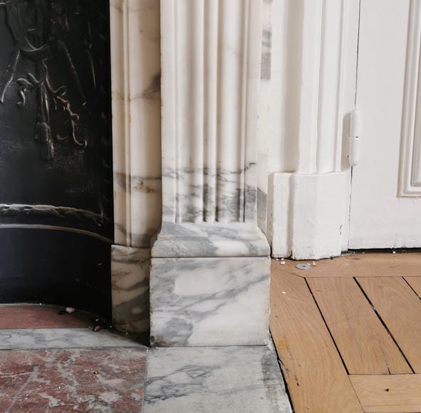 Cheminée de style Louis XVI en marbre Arabescato-7