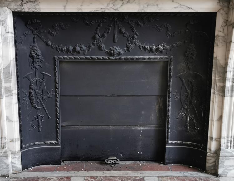 Cheminée de style Louis XVI en marbre Arabescato-8
