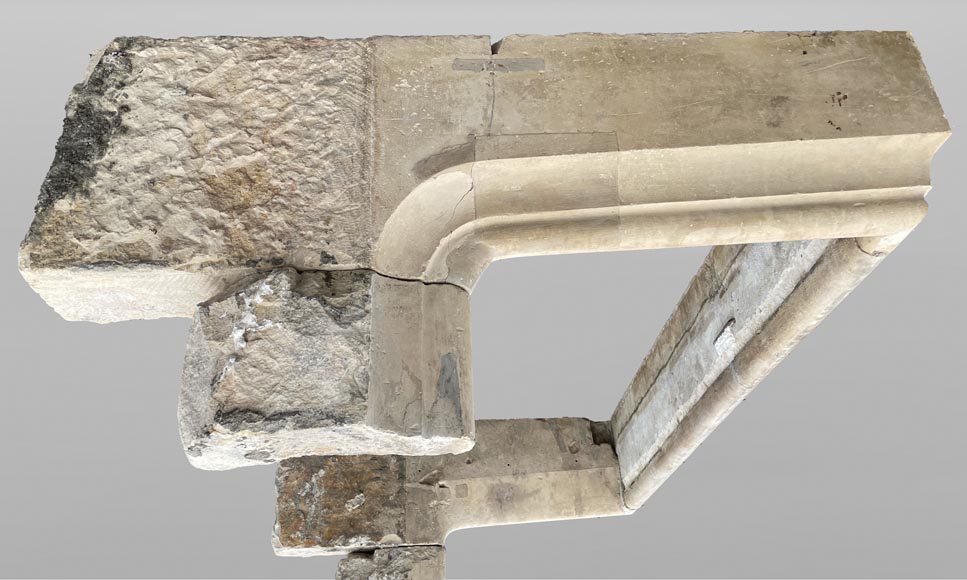 Importante cheminée en pierre du XVIIe siècle-6