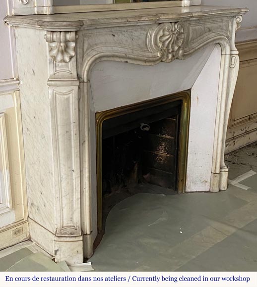 Belle cheminée de style Louis XV en marbre de Carrare veiné-2