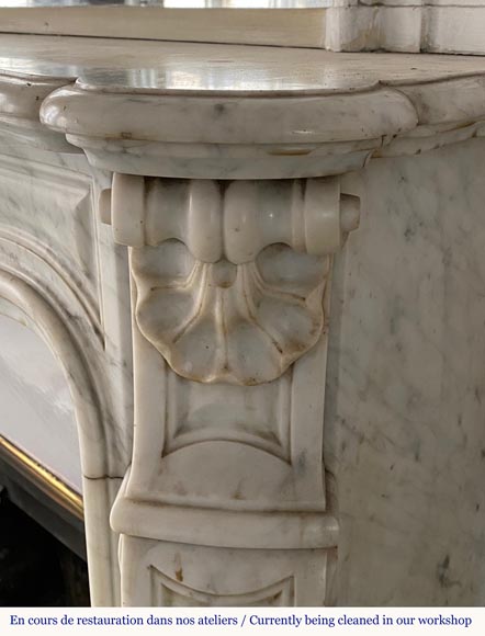 Belle cheminée de style Louis XV en marbre de Carrare veiné-6