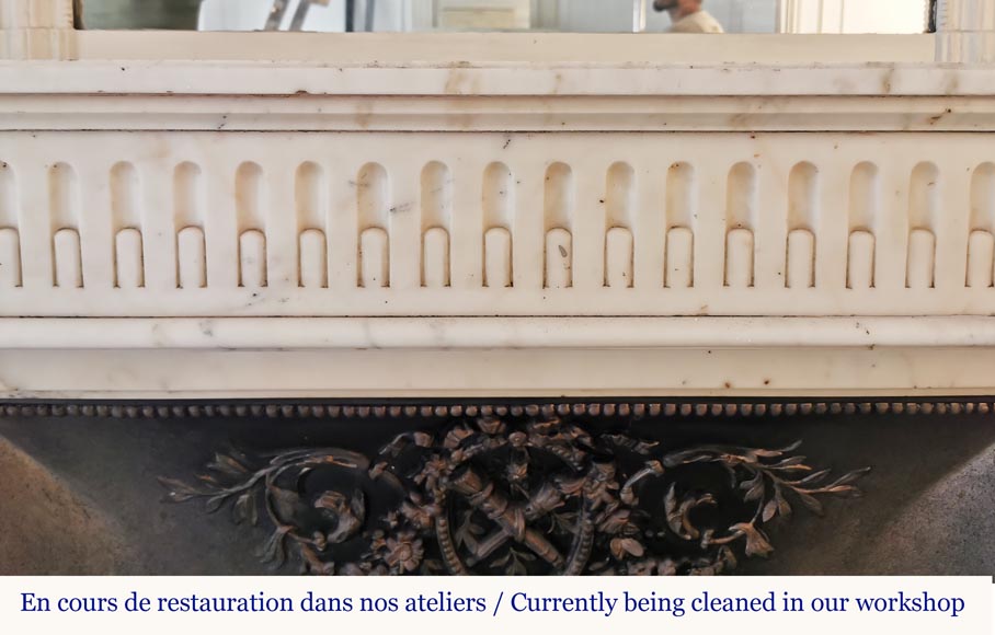 Petite cheminée de style Louis XVI en marbre statuaire à rudentures-1