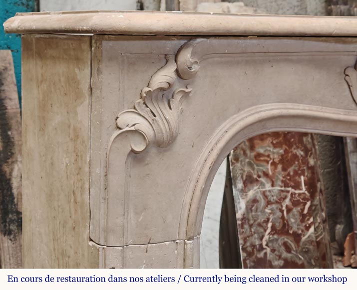 Pierre Style Cheminée en pierre de style Louis XV galbée - Pierre