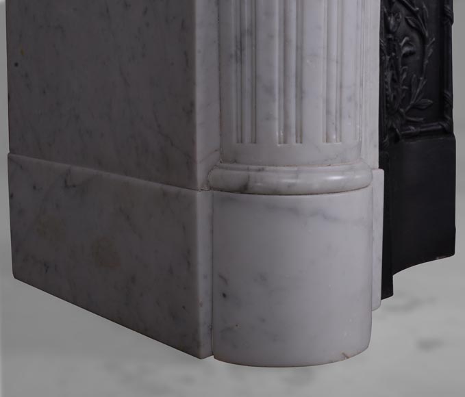 Cheminée de style Louis XVI en marbre de Carrare aux demies colonnes-4