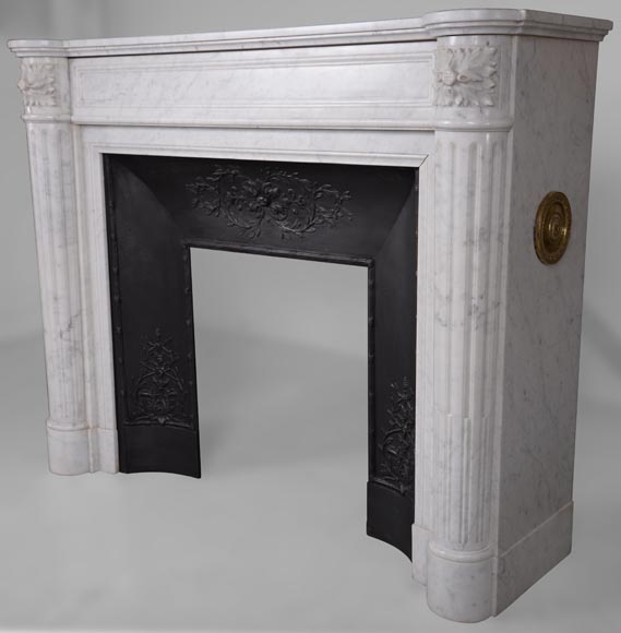 Cheminée de style Louis XVI en marbre de Carrare aux demies colonnes-5
