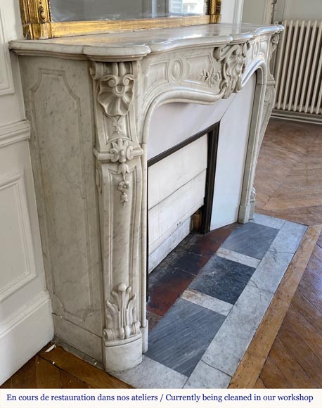 Belle cheminée de style Louis XV en marbre de Carrare au riche décor-2