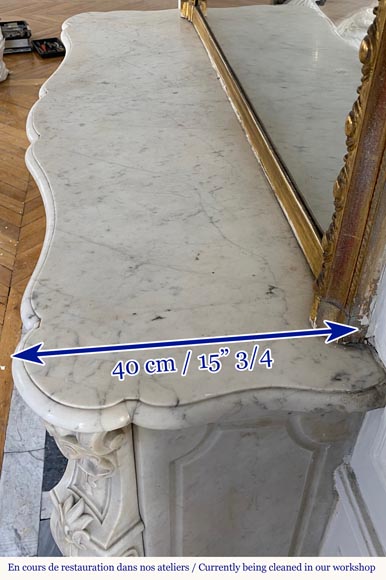 Belle cheminée de style Louis XV en marbre de Carrare au riche décor-8