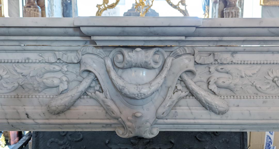 Cheminée style Napoléon III au riche décor sculpté en marbre de Carrare-1