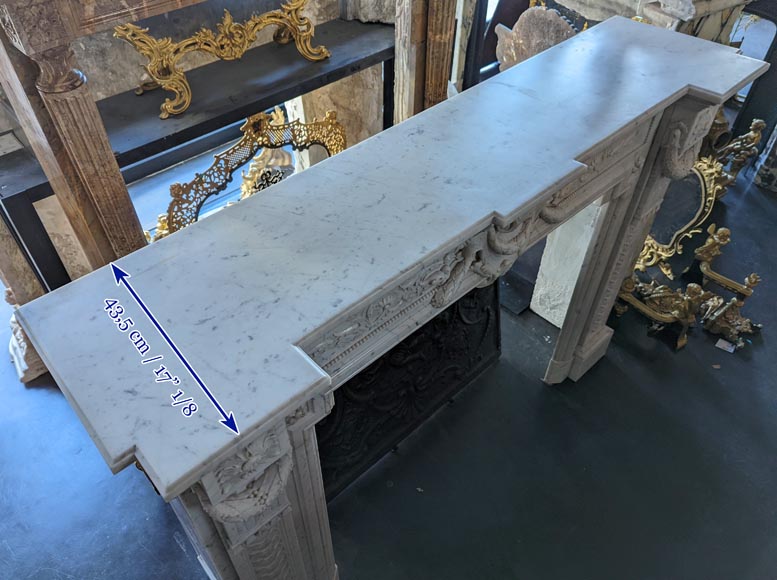 Cheminée style Napoléon III au riche décor sculpté en marbre de Carrare-12