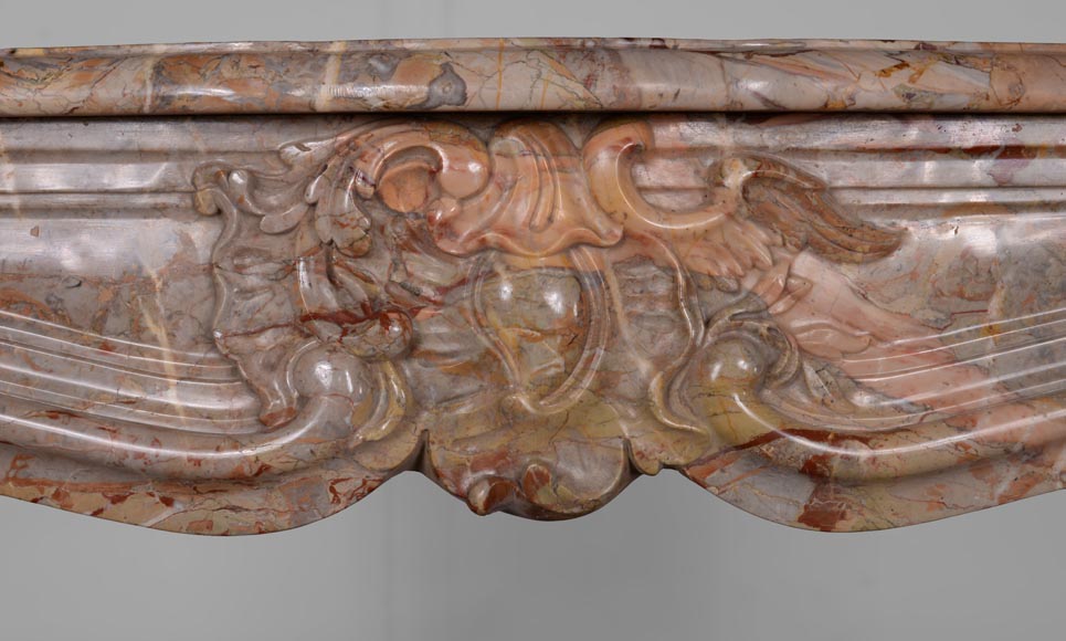 Belle cheminée de style Louis XV en marbre Sarrancolin Fantastico à la coquille asymétrique-1