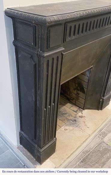 Petite cheminée de style Louis XVI en fonte-1