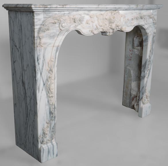 Cheminée de style Louis XV en marbre Arabescato -4