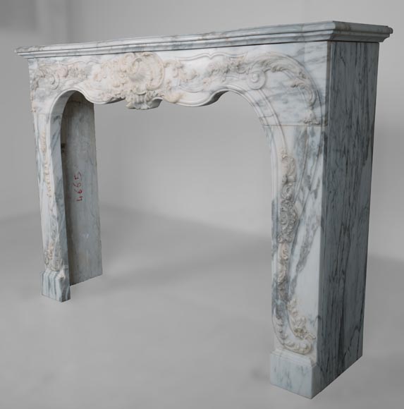Cheminée de style Louis XV en marbre Arabescato -8