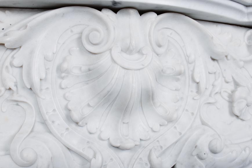 Cheminée de style Louis XV en marbre de Carrare-3