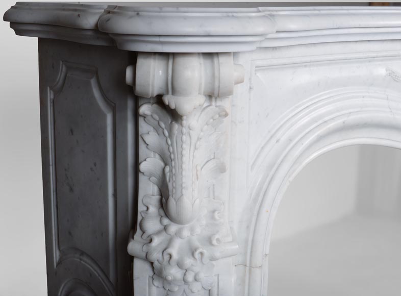 Cheminée de style Louis XV en marbre de Carrare-10
