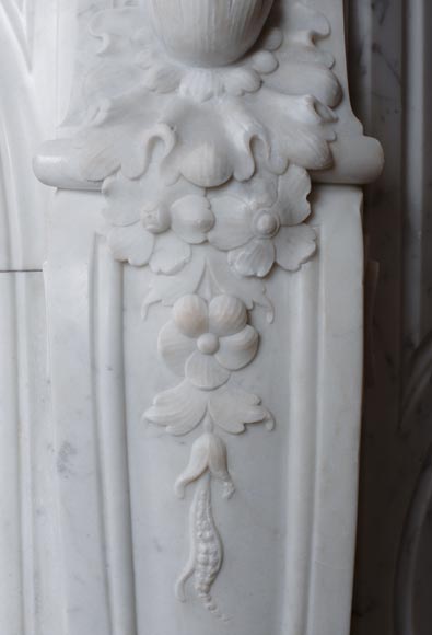 Cheminée de style Louis XV en marbre de Carrare-13