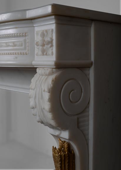 Superbe cheminée de style Louis XVI en marbre statuaire aux carquois inspiré du modèle du Château de Fontainebleau dessiné par Pierre-Marie Rousseau-11