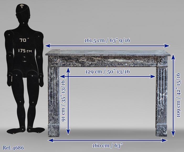 Grande cheminée d'époque Louis XVI en marbre Gris Saint-Anne aux pieds cannelés-8