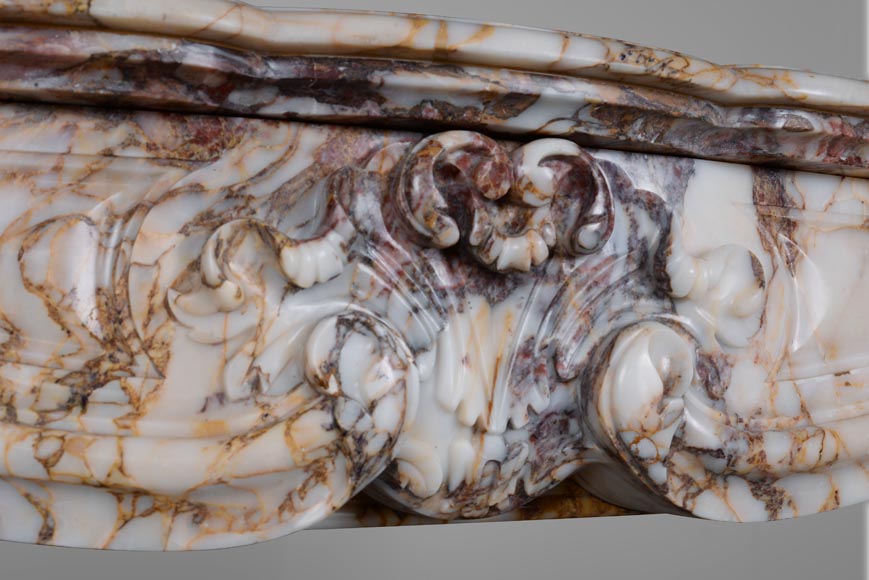 Cheminée de style Louis XV en marbre Escalettes Alpha-2