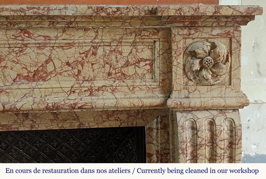 Cheminée de style Louis XVI aux rosaces en marbre Breccia Nuvolata-6