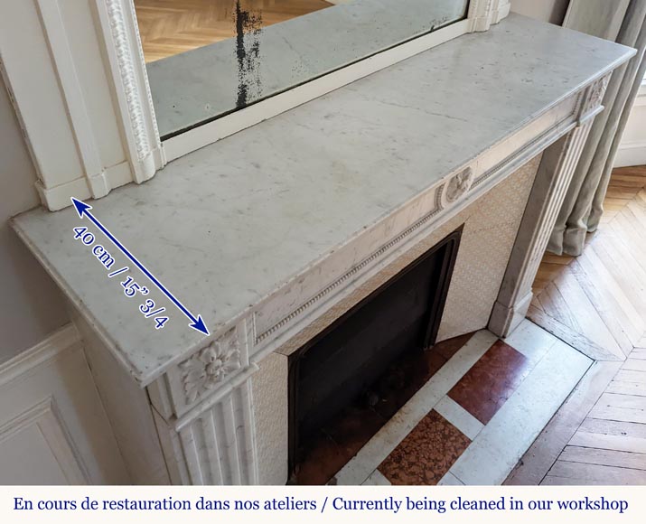 Cheminée de style Louis XVI en marbre de Carrare aux rosaces -9