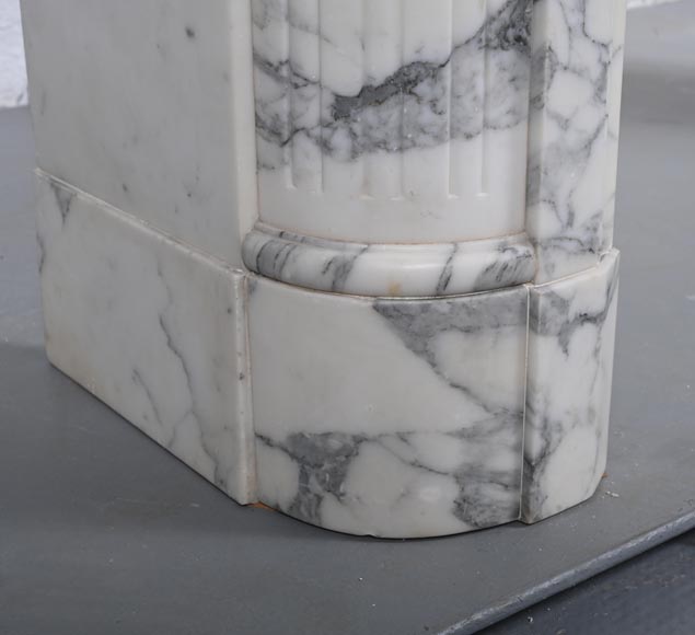 Cheminée de style Louis XVI en marbre Arabescato-5