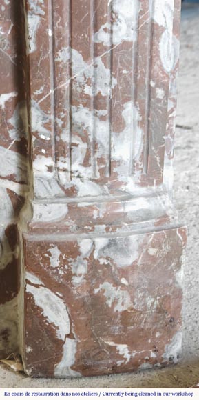 Cheminée de style Louis XVI légèrement galbée, en marbre Rouge du Nord Cheminée de style Louis XVI légèrement galbée, en marbre Rouge du Nord-6